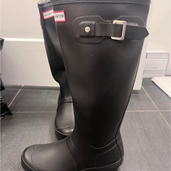Hunter Black Rain Boots - Picture 2 of 3